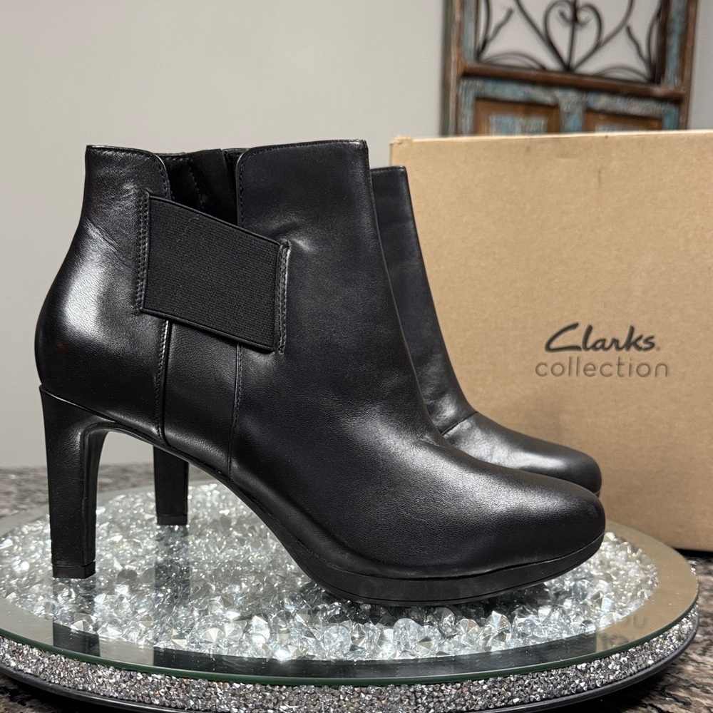 Clarks Amber rise Black leather Heeled Ankle Boots NEW 11M